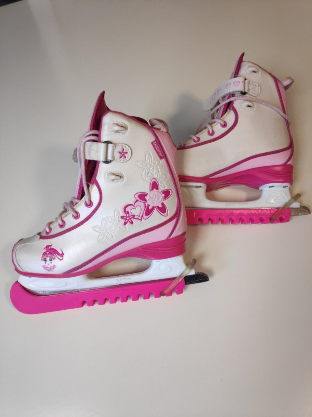 Cute Girls Figure Skates CCM Size 4 with Skate Guards